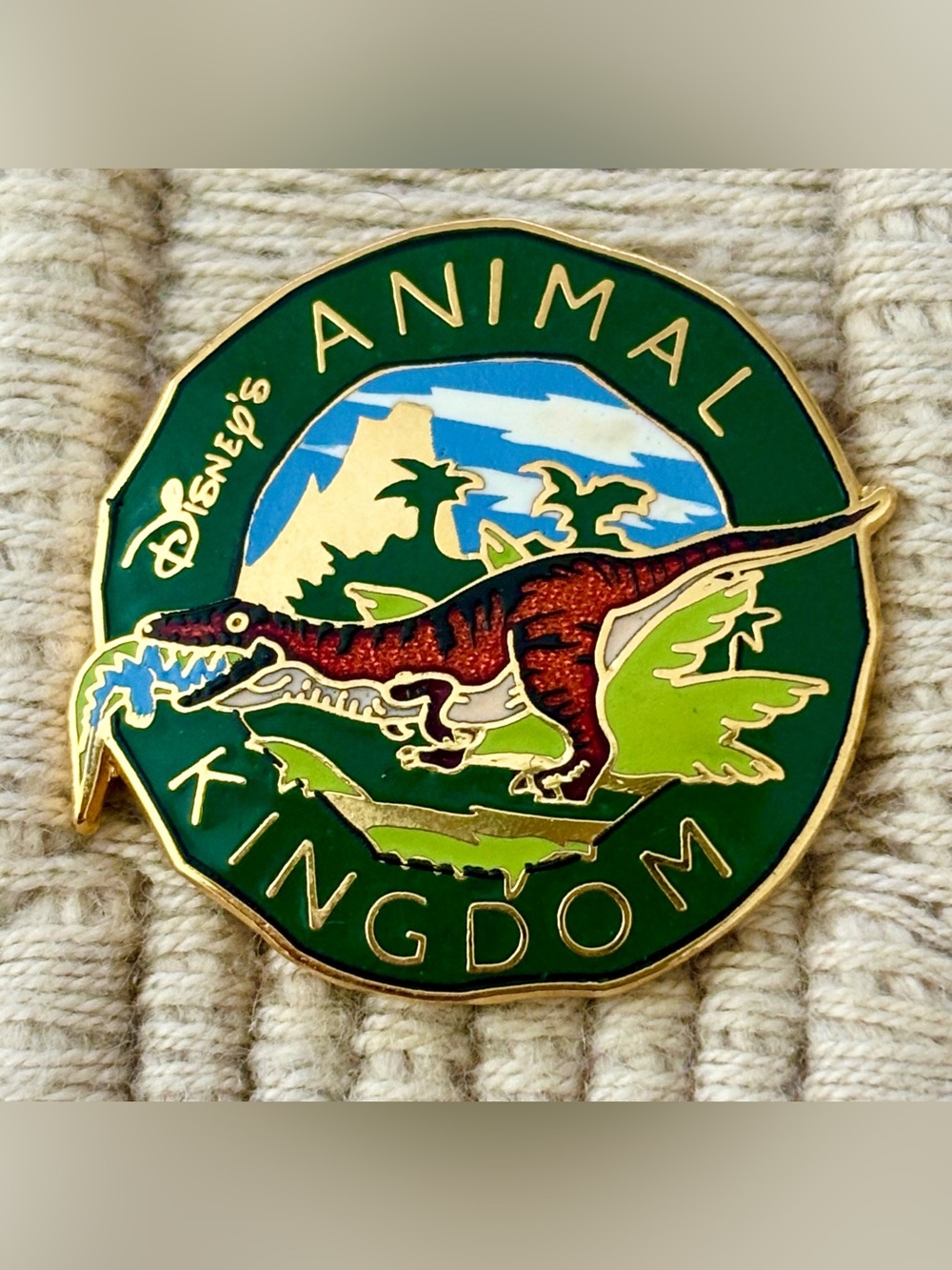 DISNEY 2000 *Rare* Walt Disney World Animal Kingdom Alioramus Dinoland Pin